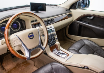 Подержанный автомобиль Volvo XC70 2010 года (9 фото)