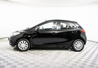 Подержанный автомобиль Mazda 2 Hatchback 2011 года (8 фото)