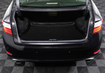 Подержанный автомобиль Lexus ES 2012 года (10 фото)