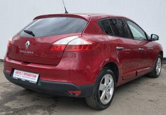 Подержанный автомобиль Renault Megane Hatchback 2010 года (5 фото)