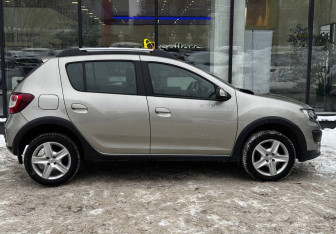 Подержанный автомобиль Renault Sandero 2018 года (4 фото)