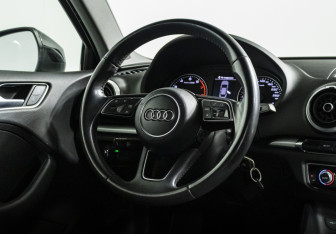 Подержанный автомобиль Audi A3 Sedan 2017 года (10 фото)
