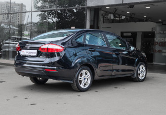 Подержанный автомобиль Ford Fiesta Sedan 2016 года (4 фото)