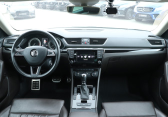 Подержанный автомобиль Skoda Superb Liftback 2015 года (11 фото)