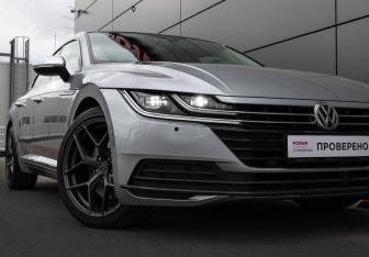 Подержанный автомобиль Volkswagen Arteon 2019 года (22 фото)