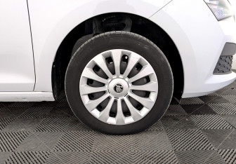 Подержанный автомобиль Skoda Rapid Liftback 2021 года (18 фото)