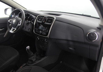 Подержанный автомобиль Renault Sandero 2019 года (5 фото)