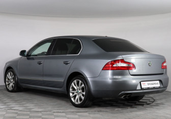 Подержанный автомобиль Skoda Superb Liftback 2012 года (7 фото)