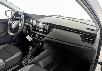 Подержанный автомобиль Skoda Rapid Liftback 2021 года (11 фото)