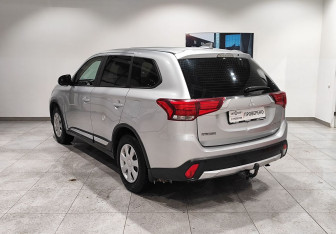 Подержанный автомобиль Mitsubishi Outlander 2017 года (7 фото)