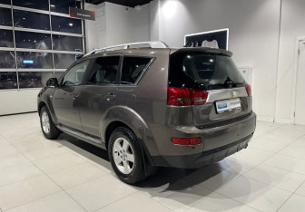 Подержанный автомобиль Peugeot 4007 2010 года (6 фото)