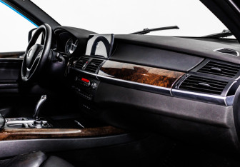 Подержанный автомобиль BMW X5 2011 года (9 фото)