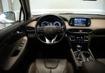 Подержанный автомобиль Hyundai Santa Fe 2019 года (9 фото)