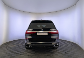 Подержанный автомобиль BMW X7 2019 года (6 фото)