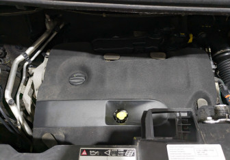 Подержанный автомобиль Peugeot Traveller 2019 года (9 фото)