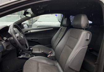 Подержанный автомобиль Opel Astra Hatchback 2010 года (19 фото)