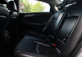 Подержанный автомобиль Hyundai Sonata 2010 года (8 фото)