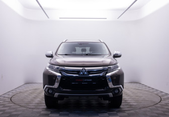Подержанный автомобиль Mitsubishi Pajero Sport 2018 года (2 фото)