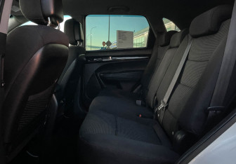 Подержанный автомобиль Kia Sorento 2017 года (10 фото)