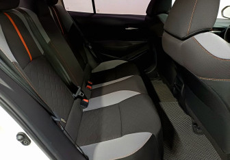 Подержанный автомобиль Toyota Corolla Hatchback 2023 года (25 фото)