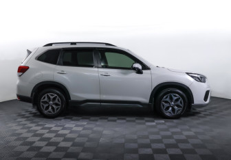 Подержанный автомобиль Subaru Forester Suv 2018 года (4 фото)