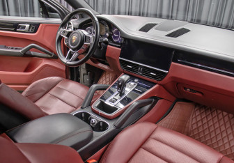 Подержанный автомобиль Porsche Cayenne 2019 года (11 фото)