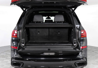 Подержанный автомобиль BMW X7 2021 года (9 фото)