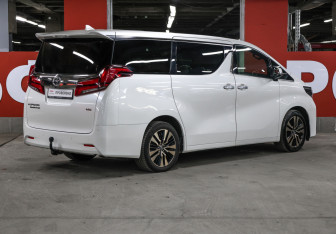 Подержанный автомобиль Toyota Alphard 2019 года (5 фото)