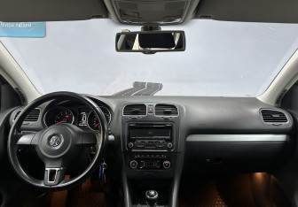 Подержанный автомобиль Volkswagen Golf Hatchback 2012 года (11 фото)