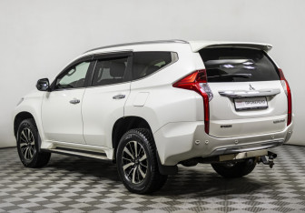 Подержанный автомобиль Mitsubishi Pajero Sport 2016 года (7 фото)