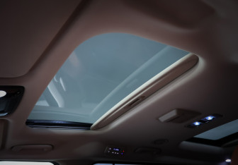 Подержанный автомобиль Kia Carnival 2022 года (20 фото)