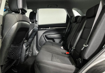 Подержанный автомобиль Kia Sorento 2015 года (10 фото)