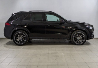 Подержанный автомобиль Mercedes-Benz GLE 2021 года (12 фото)