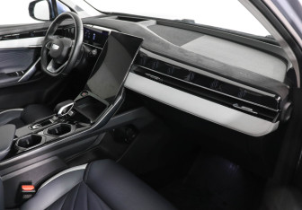 Подержанный автомобиль Geely Atlas 2024 года (10 фото)