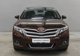 Подержанный автомобиль Toyota Venza 2013 года (2 фото)
