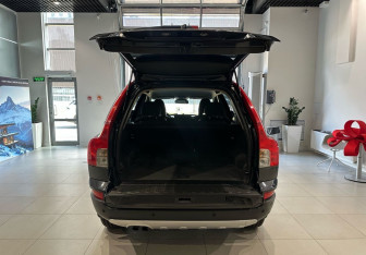 Подержанный автомобиль Volvo XC90 2010 года (7 фото)
