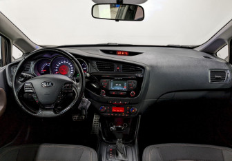 Подержанный автомобиль Kia Ceed Hatchback 2014 года (22 фото)