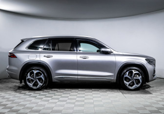 Подержанный автомобиль Geely Monjaro 2021 года (4 фото)