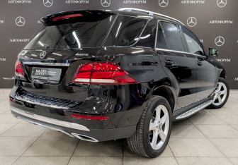 Подержанный автомобиль Mercedes-Benz GLE 2017 года (5 фото)