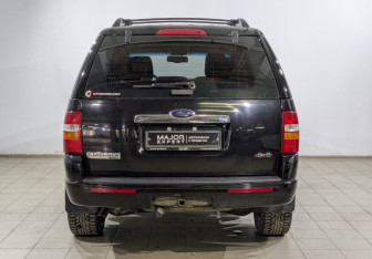 Подержанный автомобиль Ford Explorer 2008 года (16 фото)