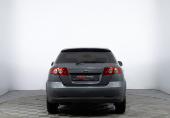 Подержанный автомобиль Chevrolet Lacetti Hatchback 2011 года (6 фото)