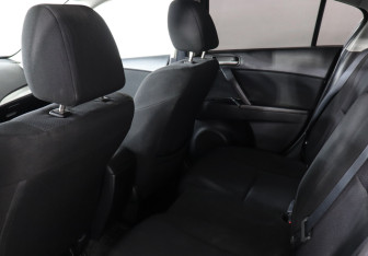 Подержанный автомобиль Mazda 3 Sedan 2010 года (12 фото)