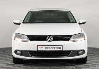 Подержанный автомобиль Volkswagen Jetta Sedan 2012 года (2 фото)