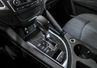 Подержанный автомобиль DongFeng AX7 2017 года (9 фото)