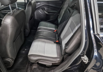 Подержанный автомобиль Ford Kuga 2017 года (18 фото)