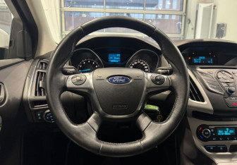 Подержанный автомобиль Ford Focus Hatchback 2012 года (17 фото)