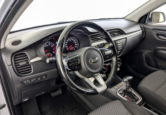 Подержанный автомобиль Kia Rio Sedan 2018 года (16 фото)
