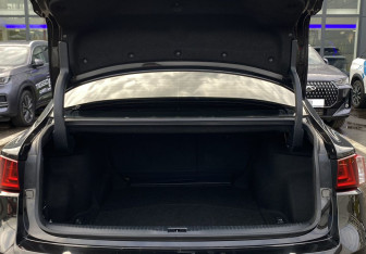 Подержанный автомобиль Lexus IS Sedan 2013 года (10 фото)