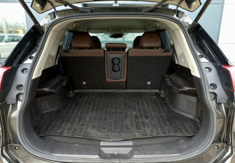 Подержанный автомобиль Nissan X-Trail 2021 года (10 фото)