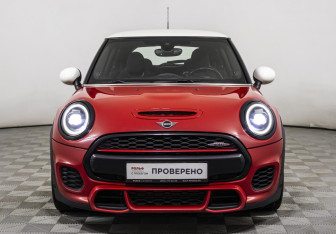 Подержанный автомобиль MINI Hatch 2019 года (2 фото)
